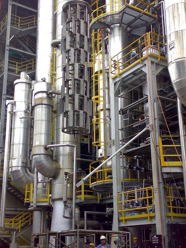 Una torre más desapasible del filtro de arena de la atmósfera de la maquinaria de la fábrica de productos químicos de los SS